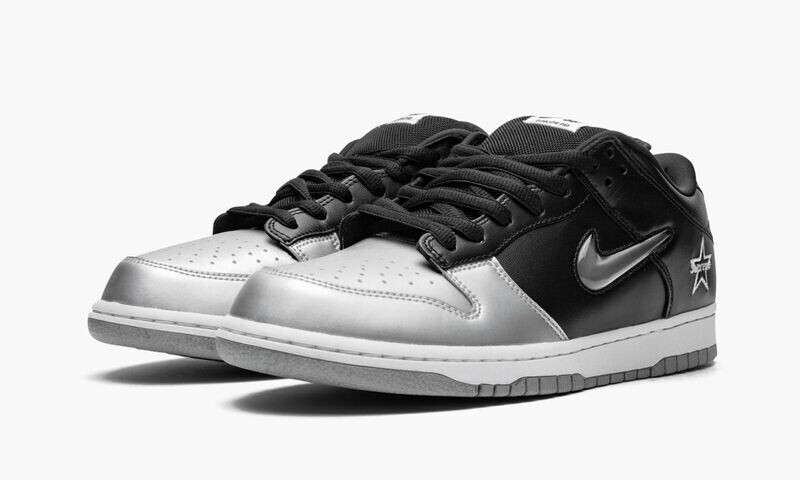 NIKE SB DUNK LOW OG QS "Supreme - Jewel Swoosh Silver/Black"