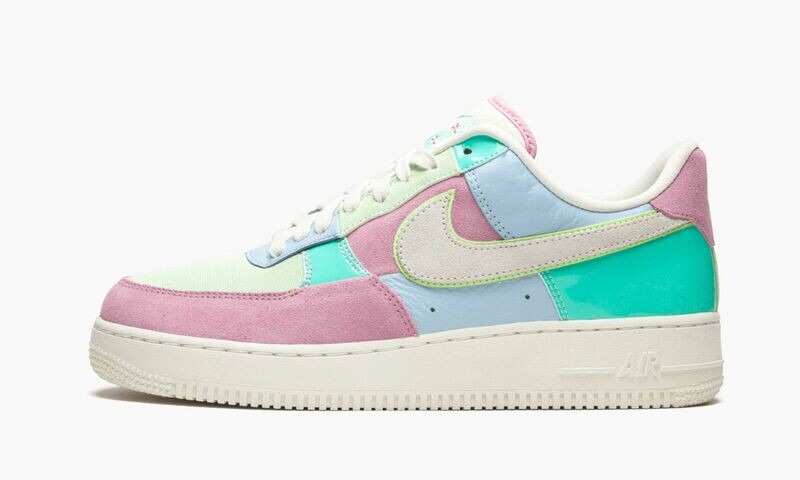 NIKE AIR FORCE 1 07 QS