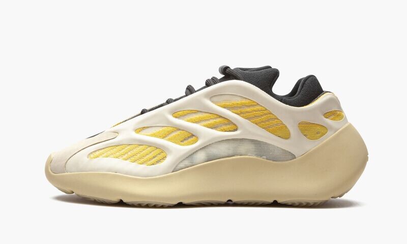 ADIDAS YEEZY
YEEZY 700 V3
&quot;Safflower&quot;