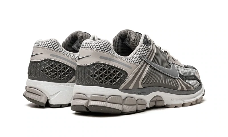 NIKE ZOOM VOMERO 5 "Iron Ore"