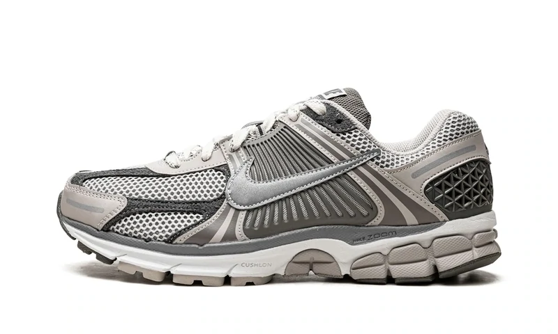 NIKE
ZOOM VOMERO 5
&quot;Iron Ore&quot;