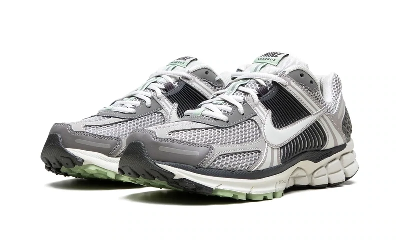NIKE VOMERO 5 "Cobblestone"