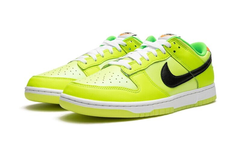 NIKE DUNK LOW "Glow in the Dark"