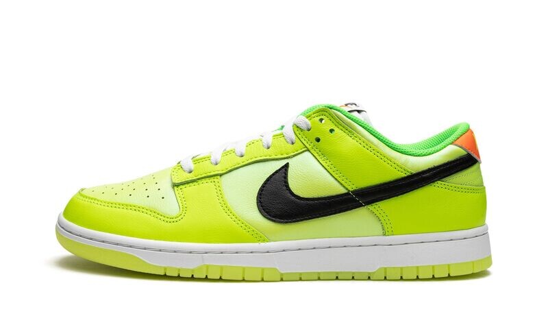 NIKE
DUNK LOW
&quot;Glow in the Dark&quot;