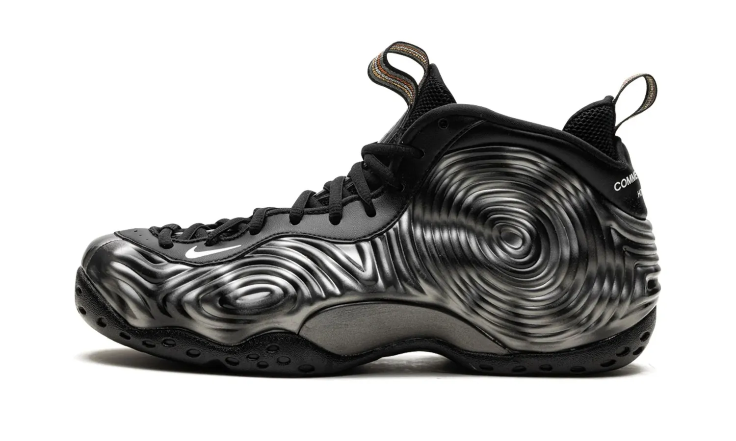 Nike
Air Foamposite One SP
&quot;CDG Homme Plus - Black White&quot;