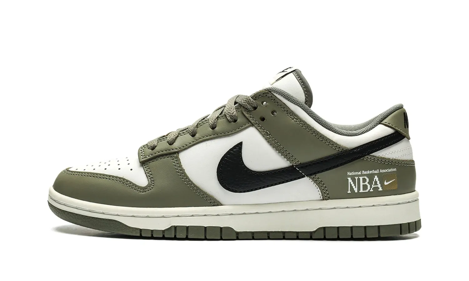 Nike
Dunk Low
&quot;NBA Paris&quot;