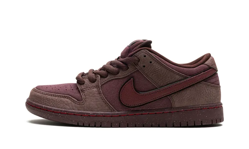 Nike
SB Dunk Low
&quot;City of Love&quot;