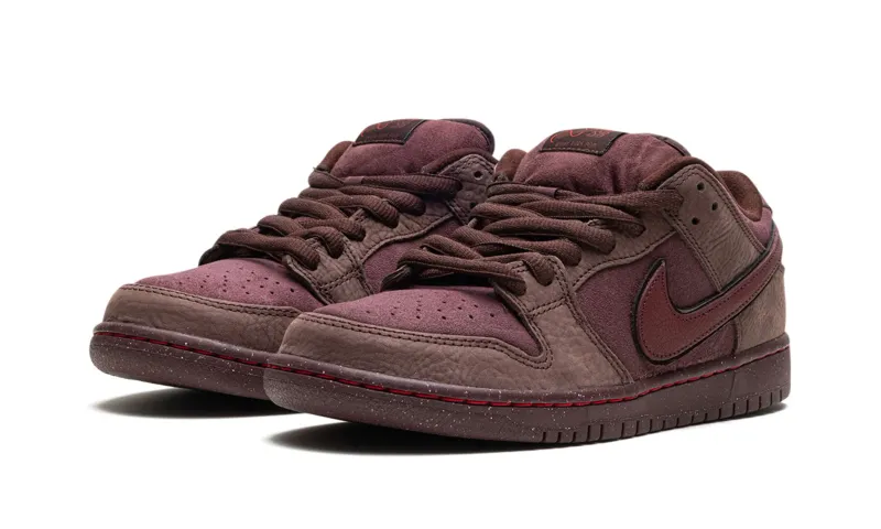 Nike SB Dunk Low "City of Love"
