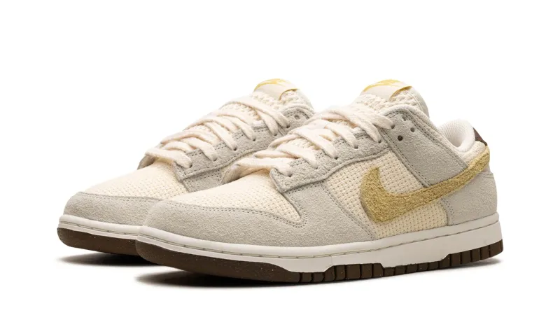 Nike DUNK LOW WMNS "Coconut Milk"