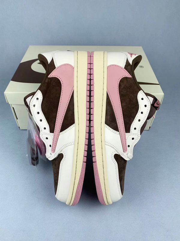 Air Jordan 1 Travis Scott’s Air Jordan 1 Low “Dark Pony”