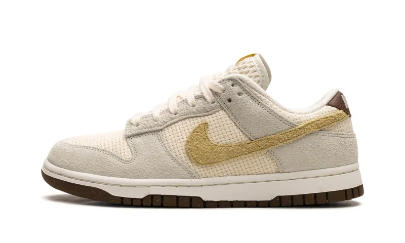 Nike DUNK LOW WMNS "Coconut Milk"