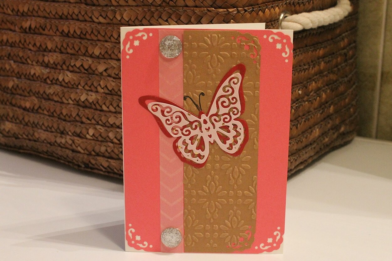 Schmetterling mit Glitzersteinen