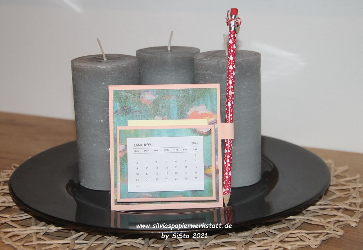 Tischaufsteller: Kalender Post It Fach und Bleistiftschlaufe