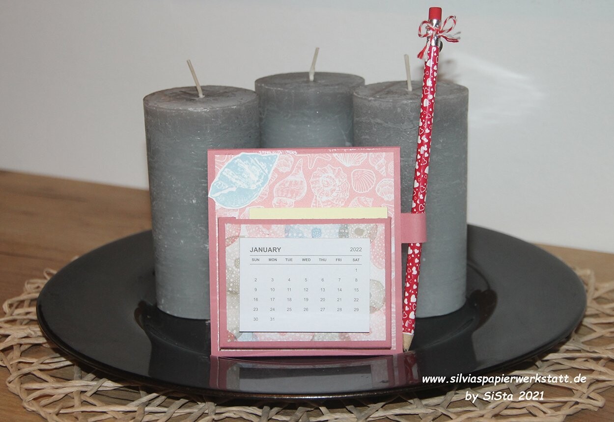 Tischaufsteller: Kalender Post It Fach und Bleistiftschlaufe