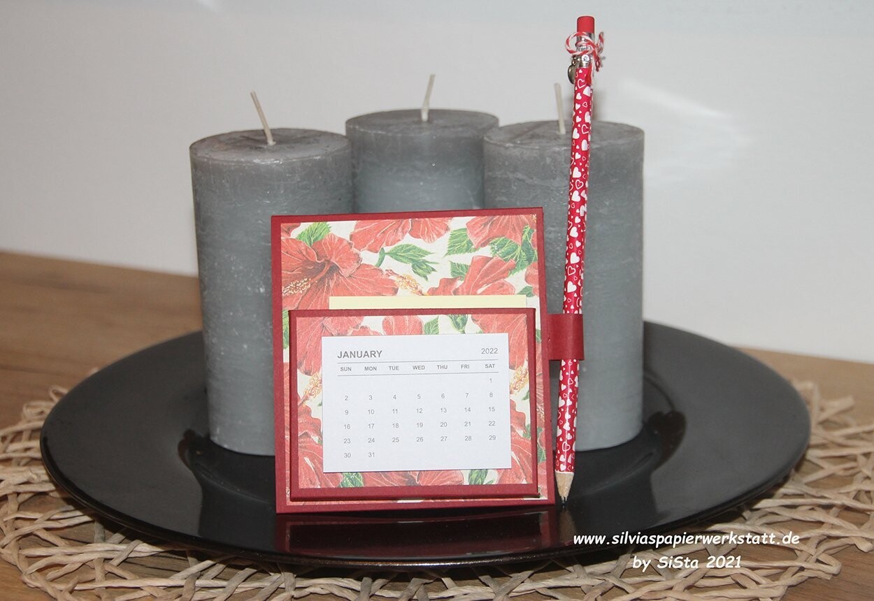 Tischaufsteller: Kalender Post It Fach und Bleistiftschlaufe
