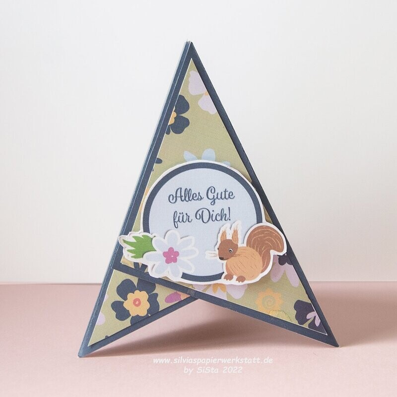 Pyramidenkarte mit Eichhörnchen Pyramidenkarte mit Eichhörnchen