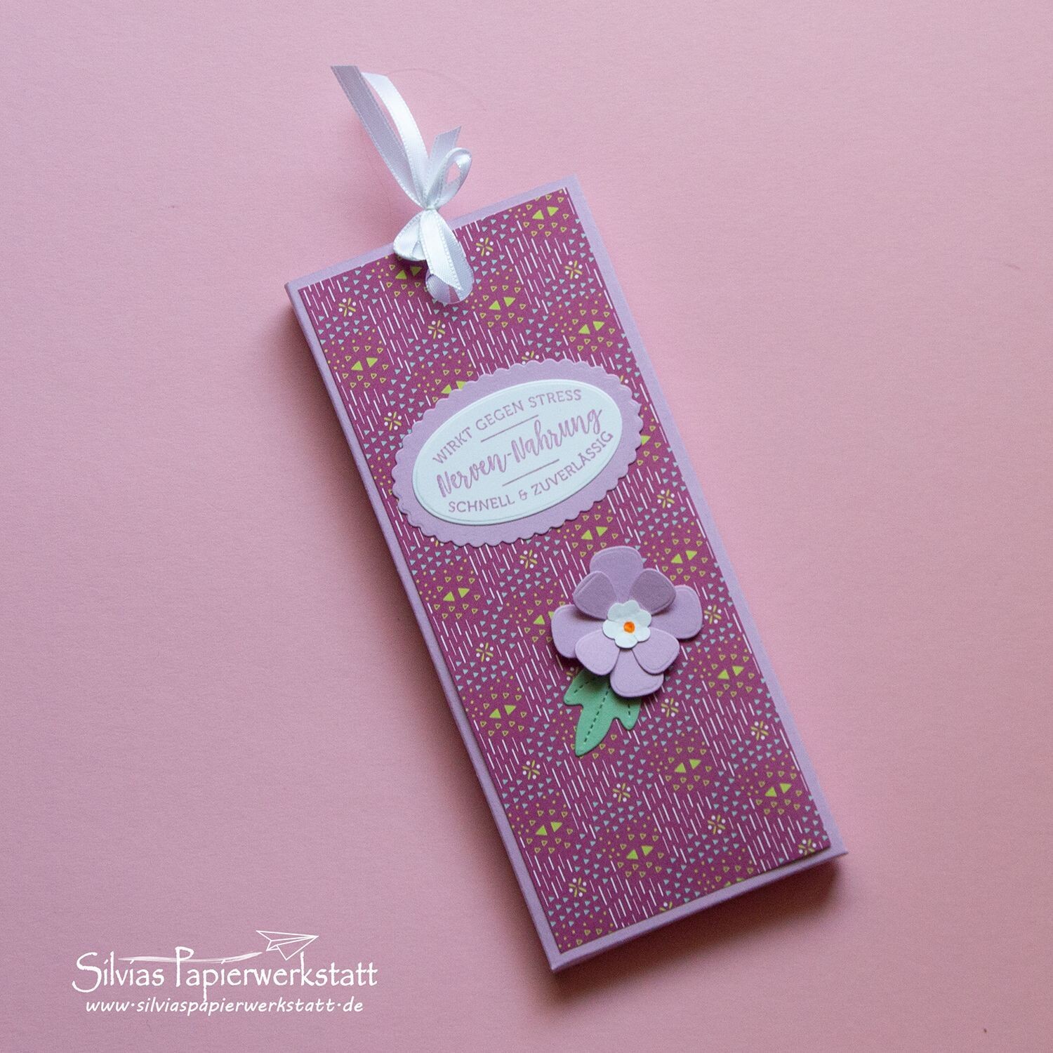 Schokoladenaufzug mit Blüte