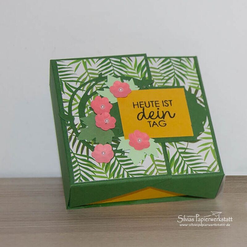 Flügel-Box mit Blätter und Blumen Flügel-Box mit Blätter und Blumen