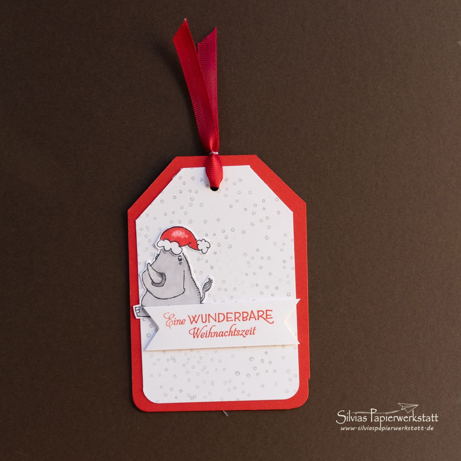 Weihnachtlicher Geschenkanhänger - Nashorn mit Mütze