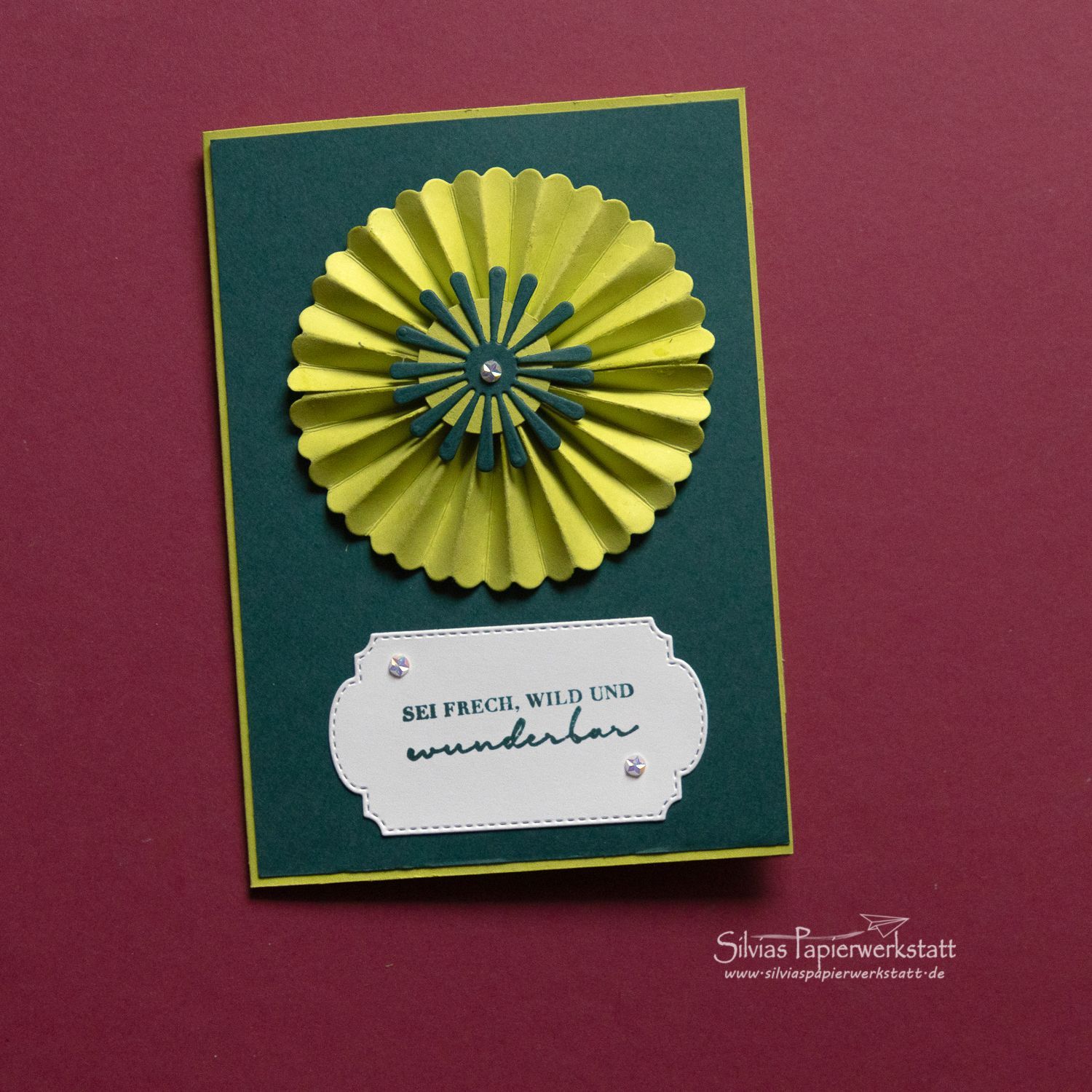 Karte mit grüner Rosette