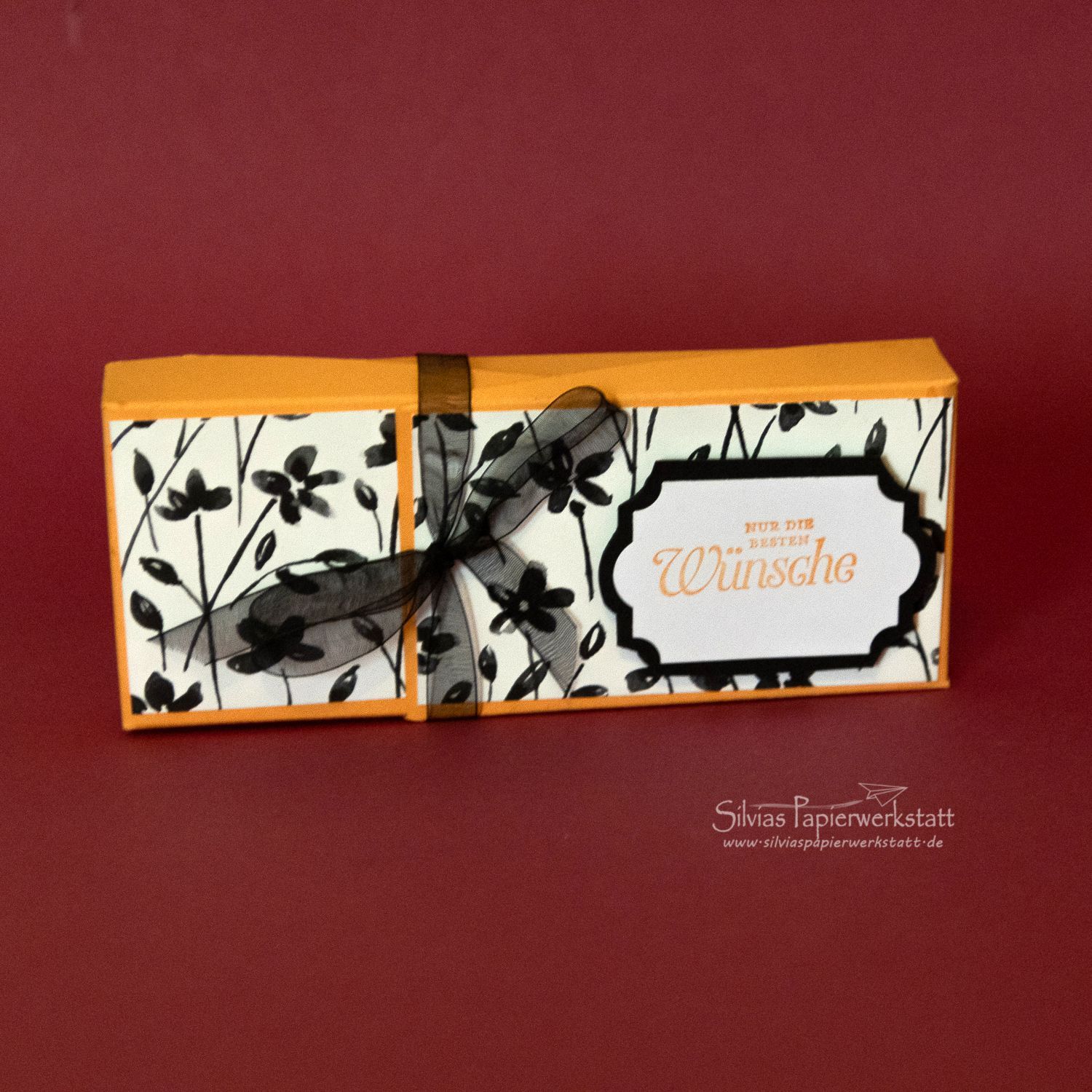 Flügelbox Orange mit schwarzen Blüten