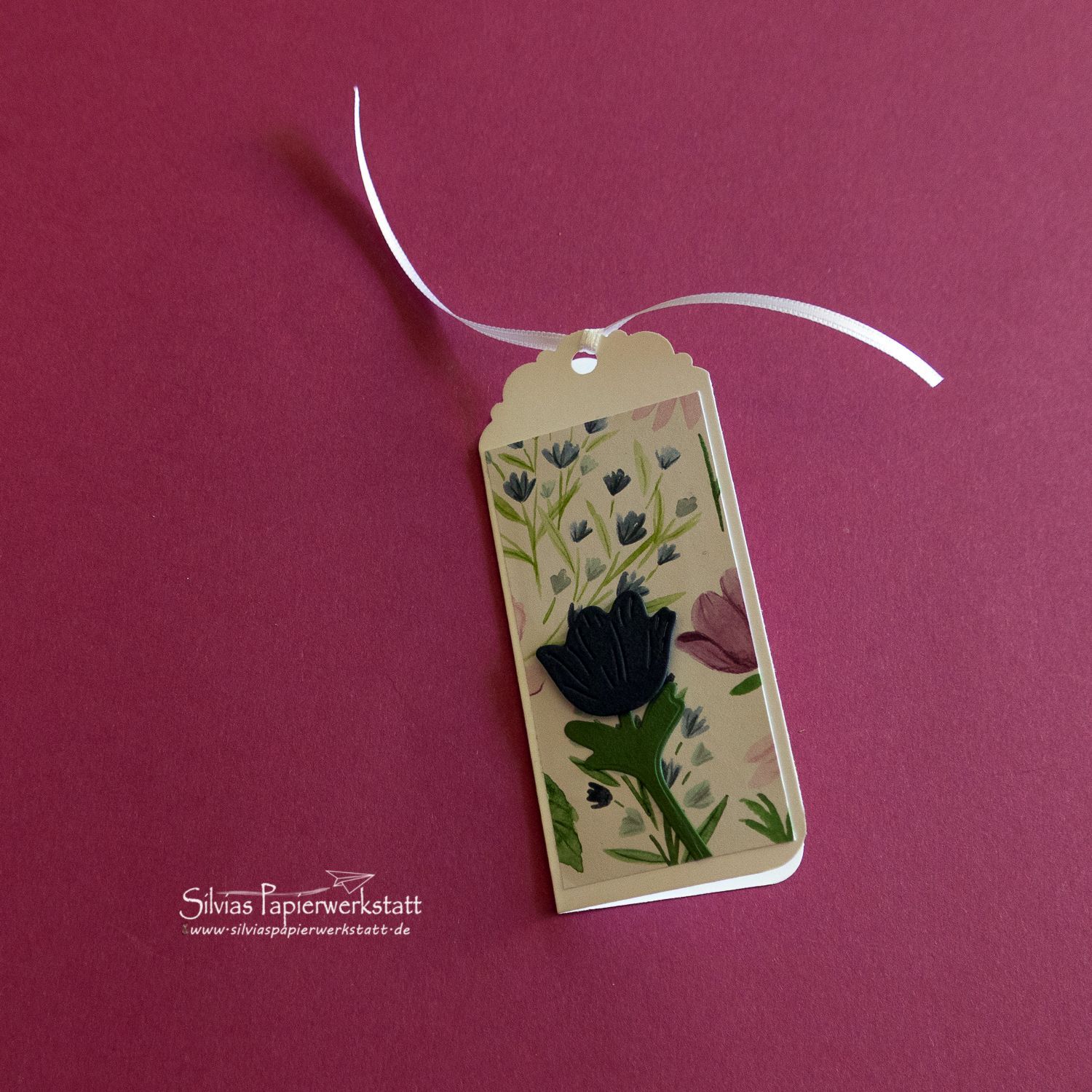 Geschenkanhänger mit Blüten