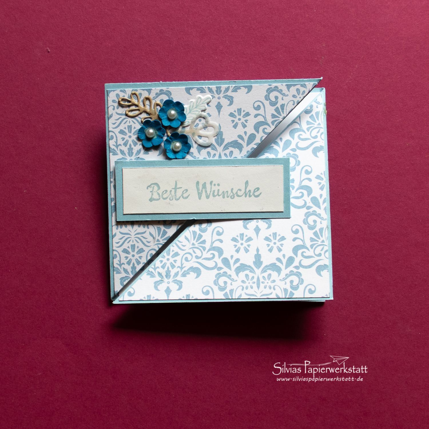 Blümchenkarte mit Ornamenten Blümchenkarte mit Ornamenten