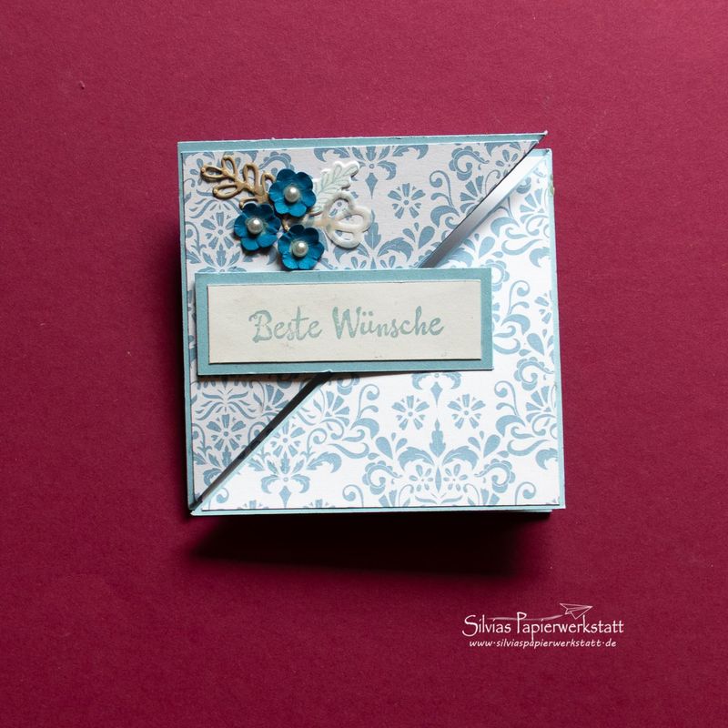 Blümchenkarte mit Ornamenten Blümchenkarte mit Ornamenten