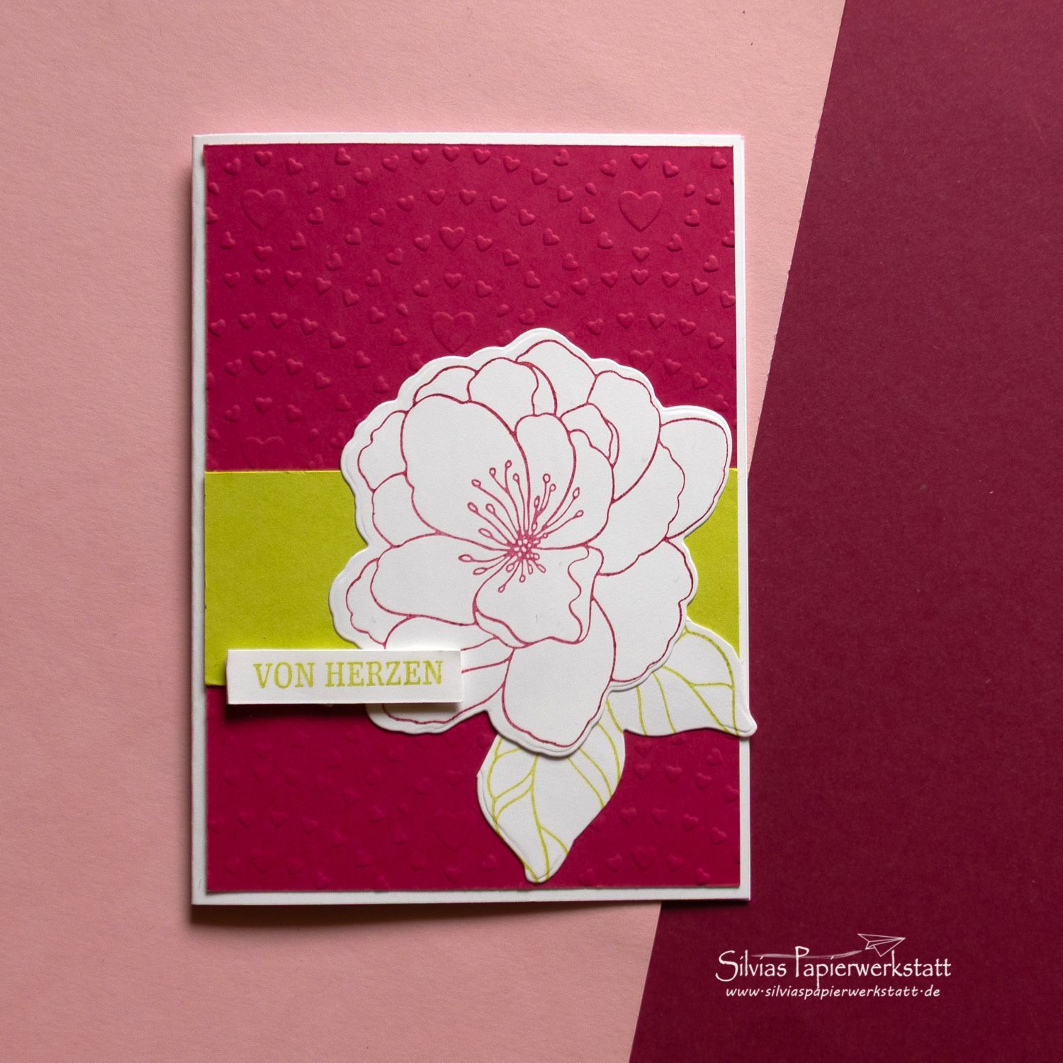 Herzhintergrund mit Blüte Herzhintergrund mit Blüte