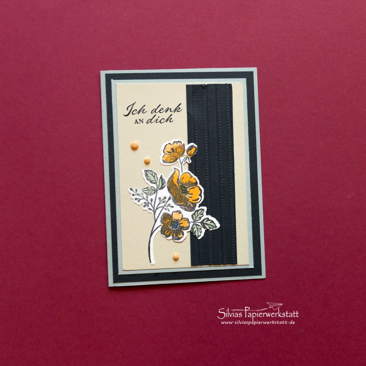 Blau mit gelber Blüte