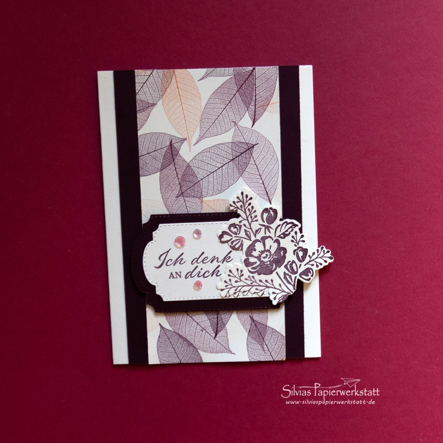 Blätter Brombeermousse und Lila und  Rose