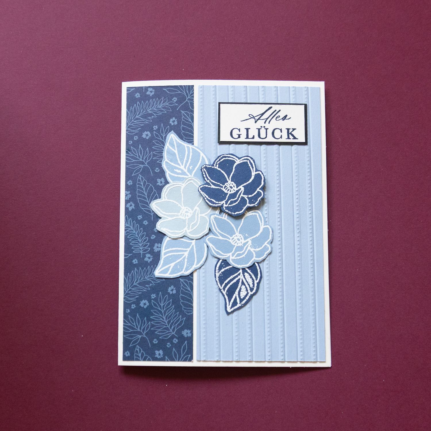 Blaue Blumenkreation