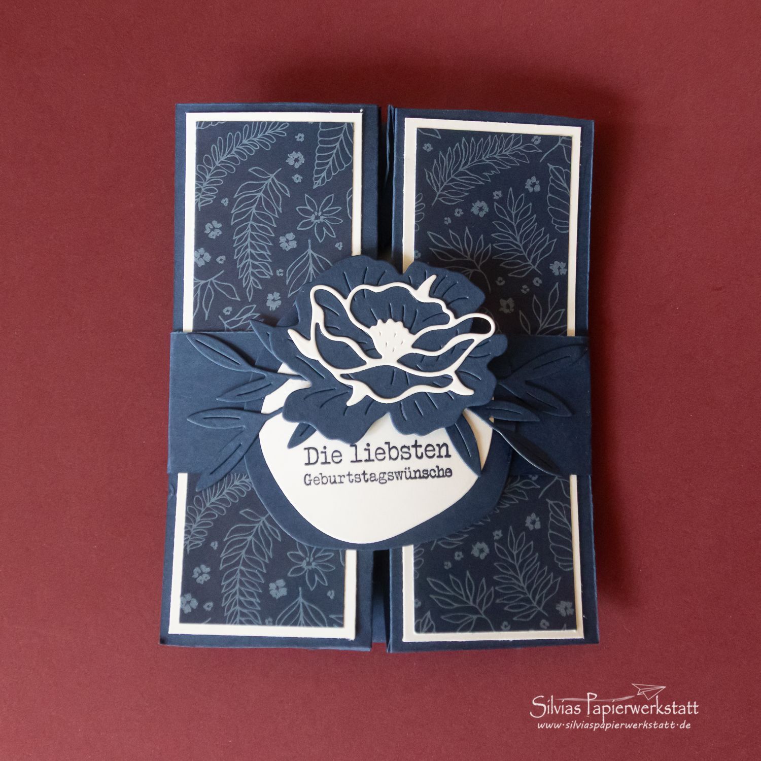 Card in a Box mit blauen Blumen