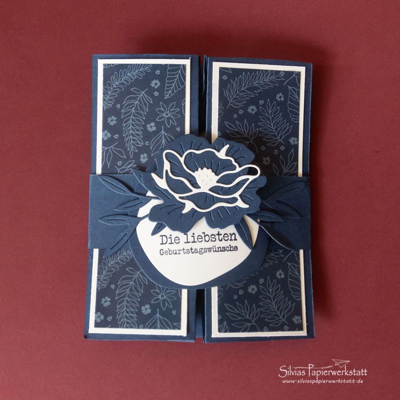 Card in a Box mit blauen Blumen Card in a Box mit blauen Blumen