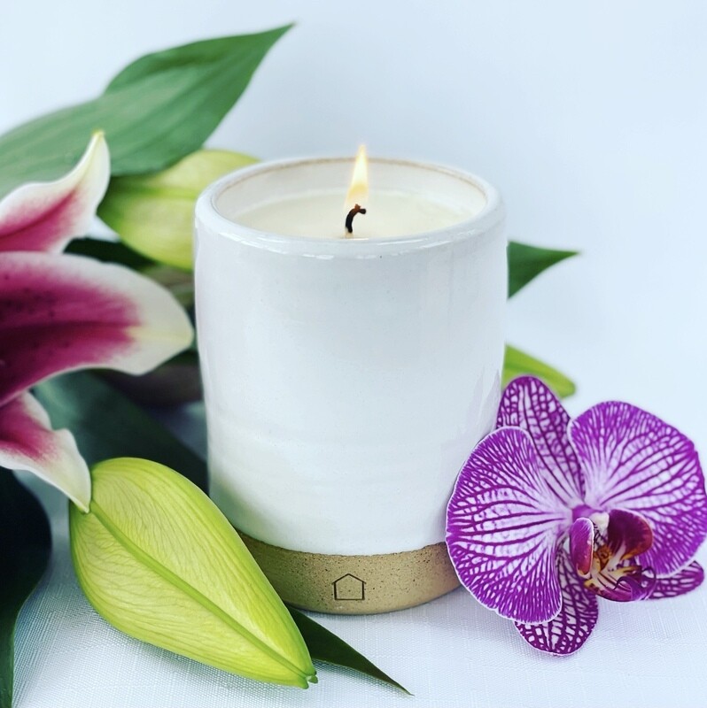 Luxury hand poured &#39;Fresh Sheets&#39; candle