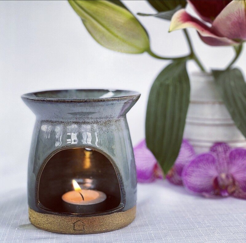 Wax burner in glossy grey
