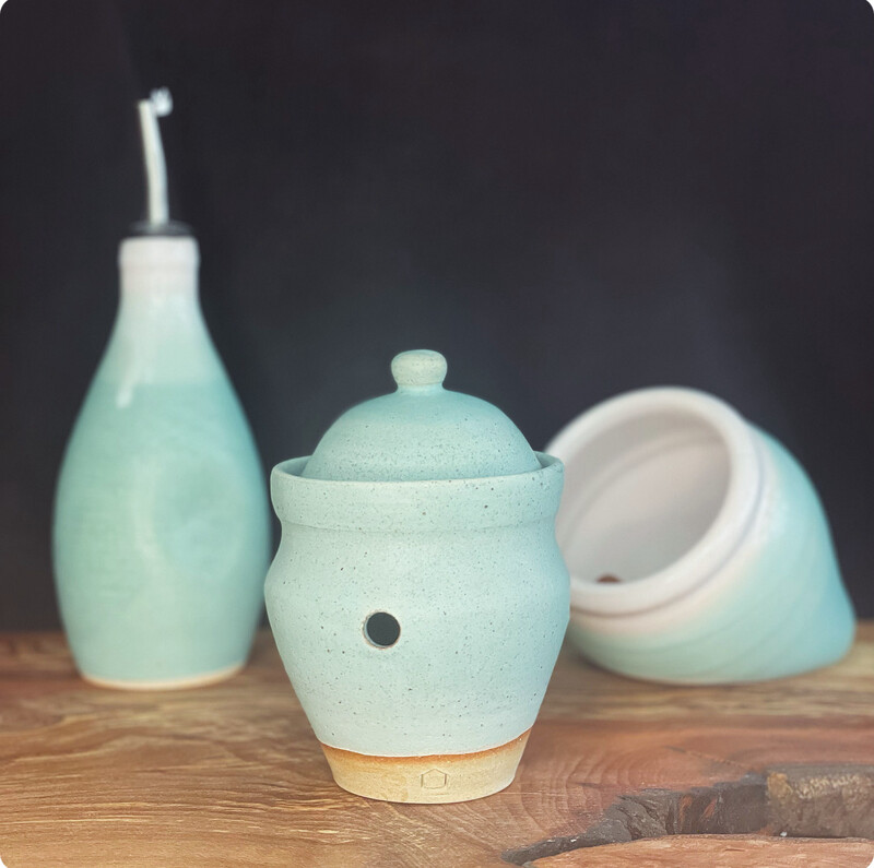 Sage Leaf Garlic Pot