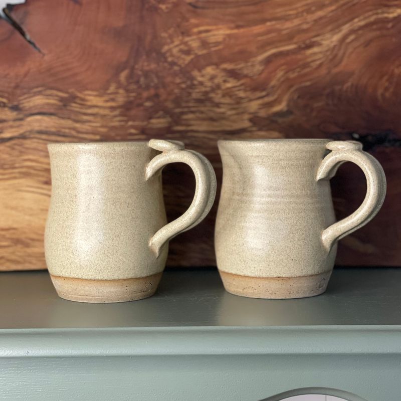 Thumb Rest Mug in Dune