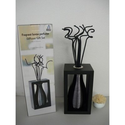 Ceramic Reed Diffuser in Wooden Stand