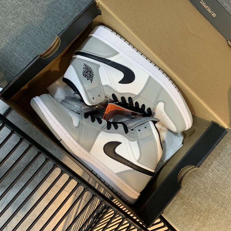 AirJordan Shoe Reps Gray