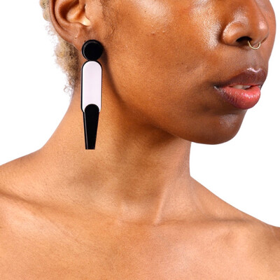 Finger Nail Earrings w/NFC (black)