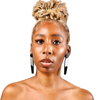 Finger Nail Earrings w/NFC (mirror silver)