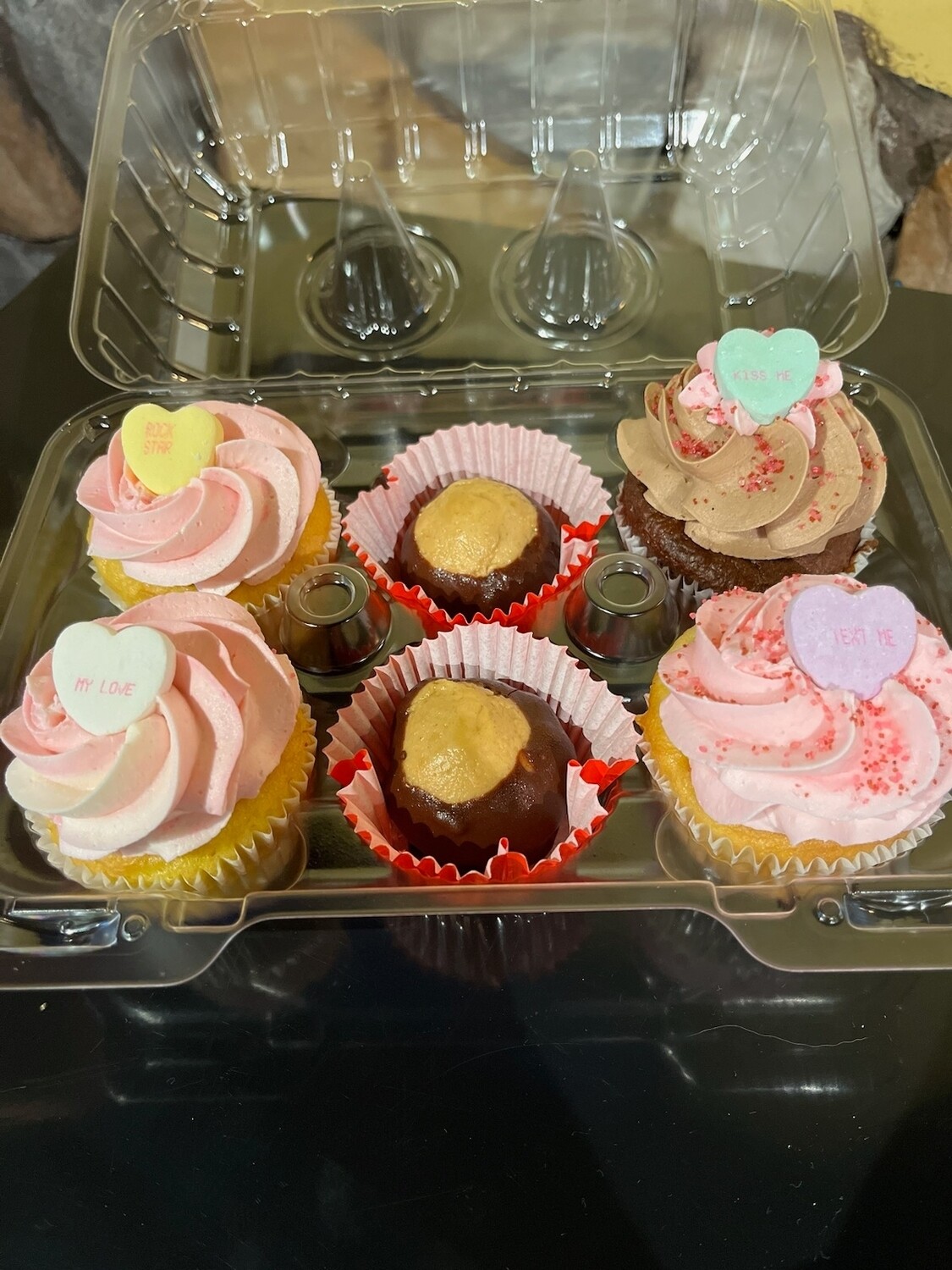 VALENTINE'S DAY 6 COUNT - SMOOCHIE PACK - In-Store Pickup - 
2 Sweet Caroline, 1 Classic Chocolate & 1 Classic Vanilla Cupcakes + 2 Hand-Dipped Buckeyes