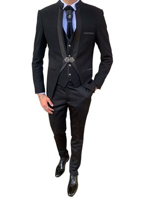 Abito coreano con panciotto e plastron