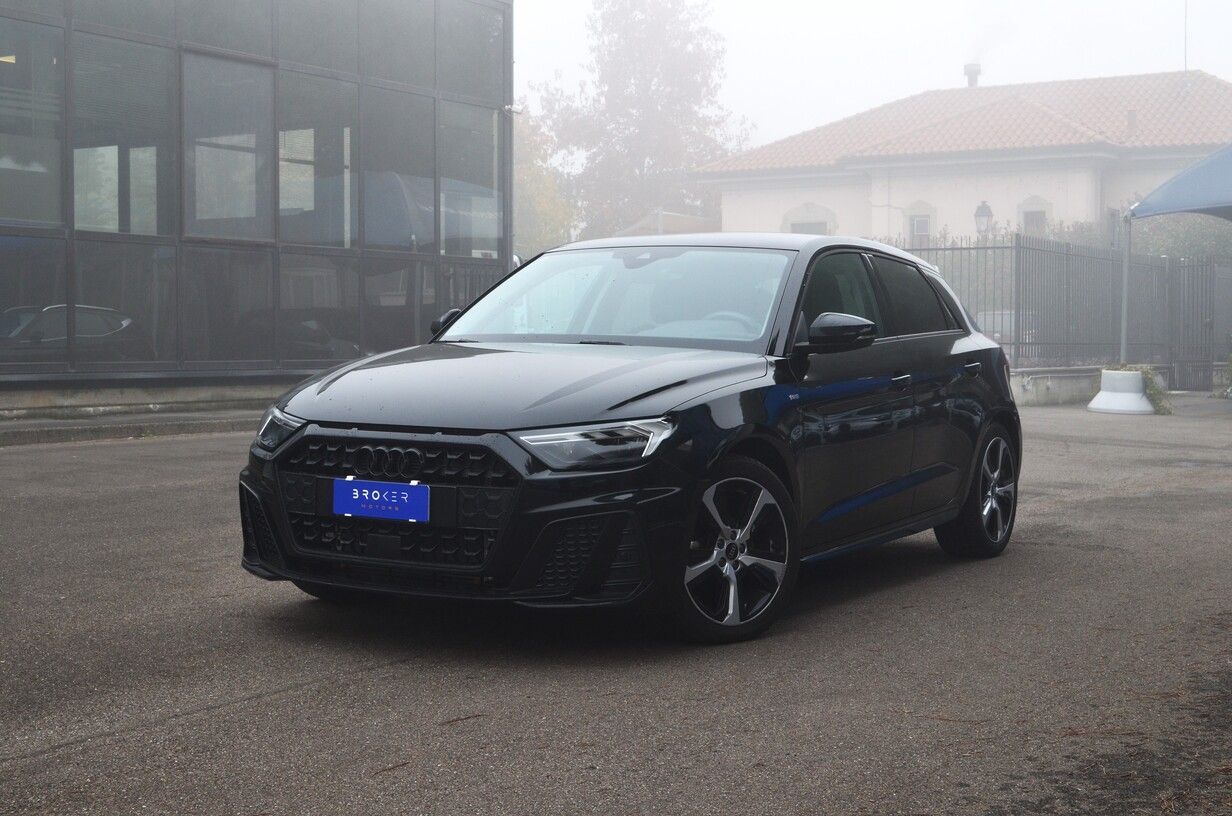 Audi A1 Spb 30 1.0 tfsi Identity Black 110cv S-Line - 4990KM 2024