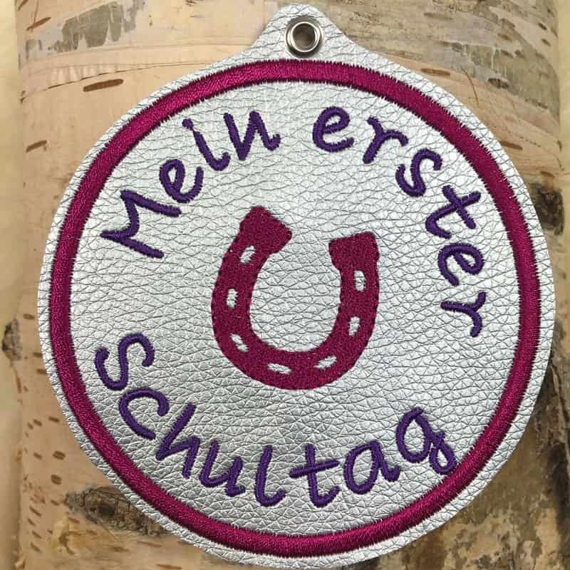 Button für Schultüte mit einem Hufeisen Motiv.