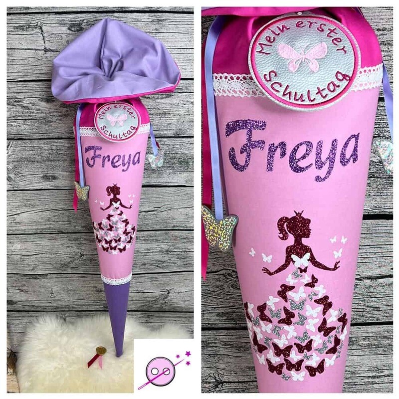 Prinzessin im Schmetterlingskleid Schultüte aus Stoff individuell mit Namen für Mädchen. Diese traumhafte Zuckertüte hat eine Glitzerprinzessin. Sie ist rosa magenta und fliederfarben. 