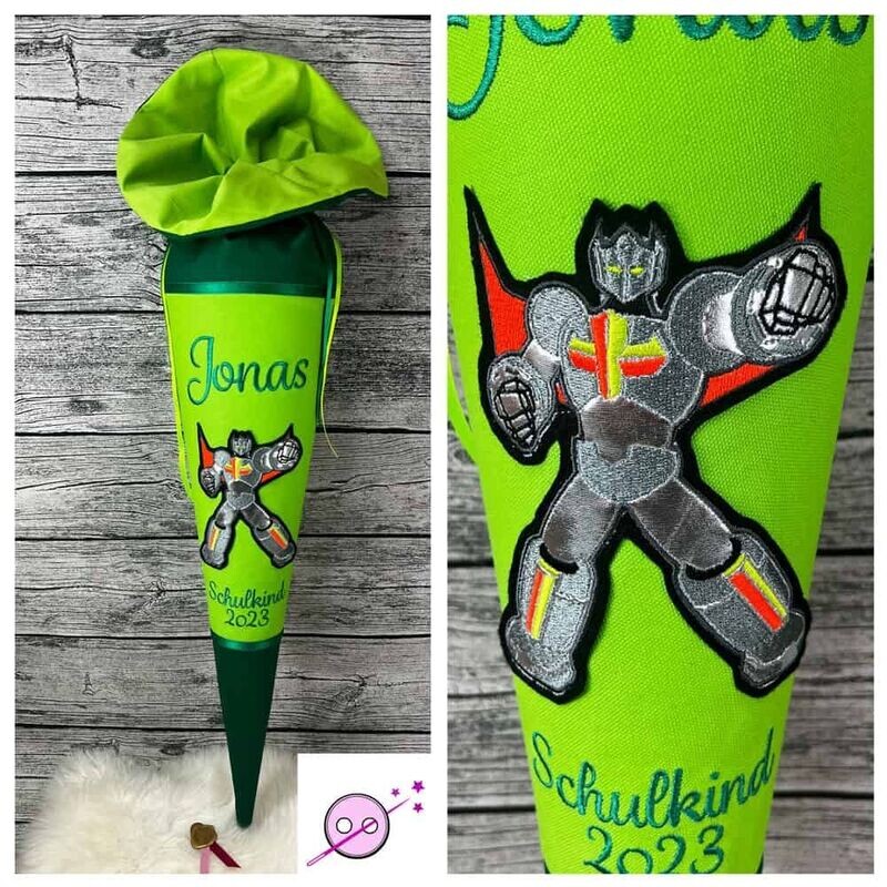 Schultüte Roboter in grün Schultüte Roboter in grün aus Stoff individuell mit Namen für Jungs. Diese handmade Zuckertüte hat als Motiv einen silbernen Roboter auf krellgrünen Hintergrund. Die anderen Farben der Schultüte sind in verschiedenen grüntönen.