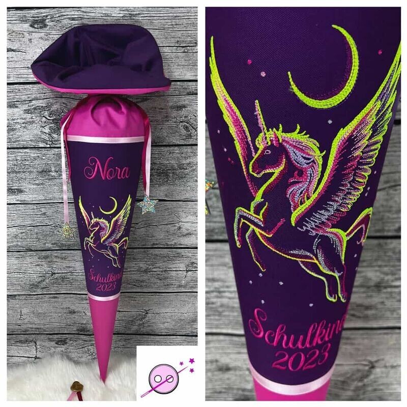 Schultüte Pegasus in magenta/lila aus Stoff mit Namen individuell. Wir sticken einen Pegasus auf Lila Hintergrund. Spitze und das Verschlussteil sind pink. Schultüte für Mädchen