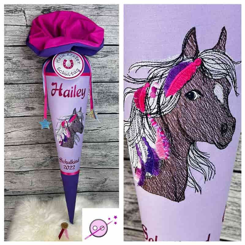 Schultüte Pferd mit 3D Federn für Mädchen mit Namen individuell aus Stoff. Ein wunderschönes Pferd auf Lila Stoff. Die anderen Stoffe sind Lila und Magenta.